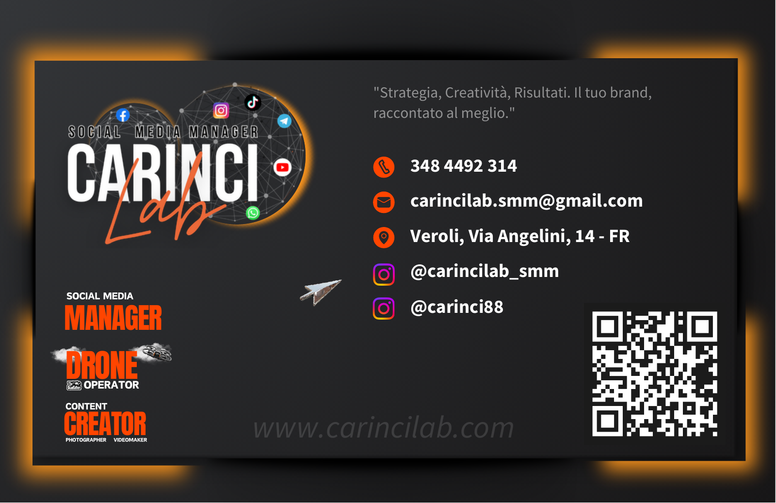 Retro originale con telefono, email, indirizzo, profili Instagram e QR code